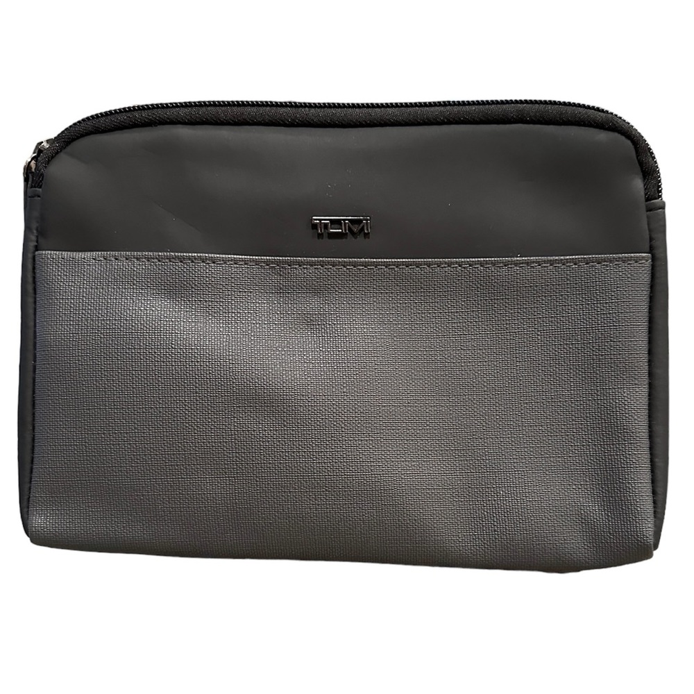 NWOT Tumi Travel Pouch
